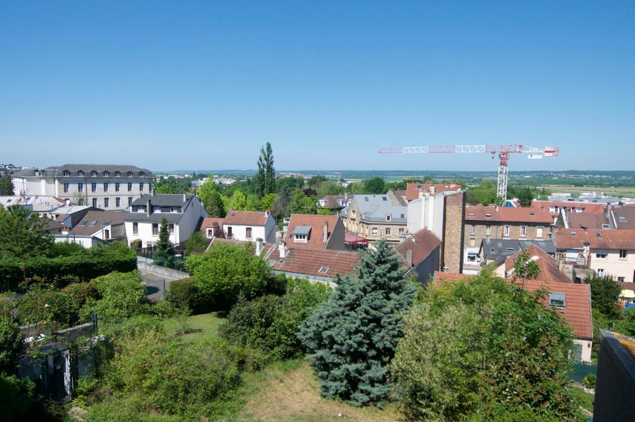 Appart'Hotel Versailles Saint Cyr L'Ecole - Gare Sncf A 100M Et Parking Prive Kültér fotó