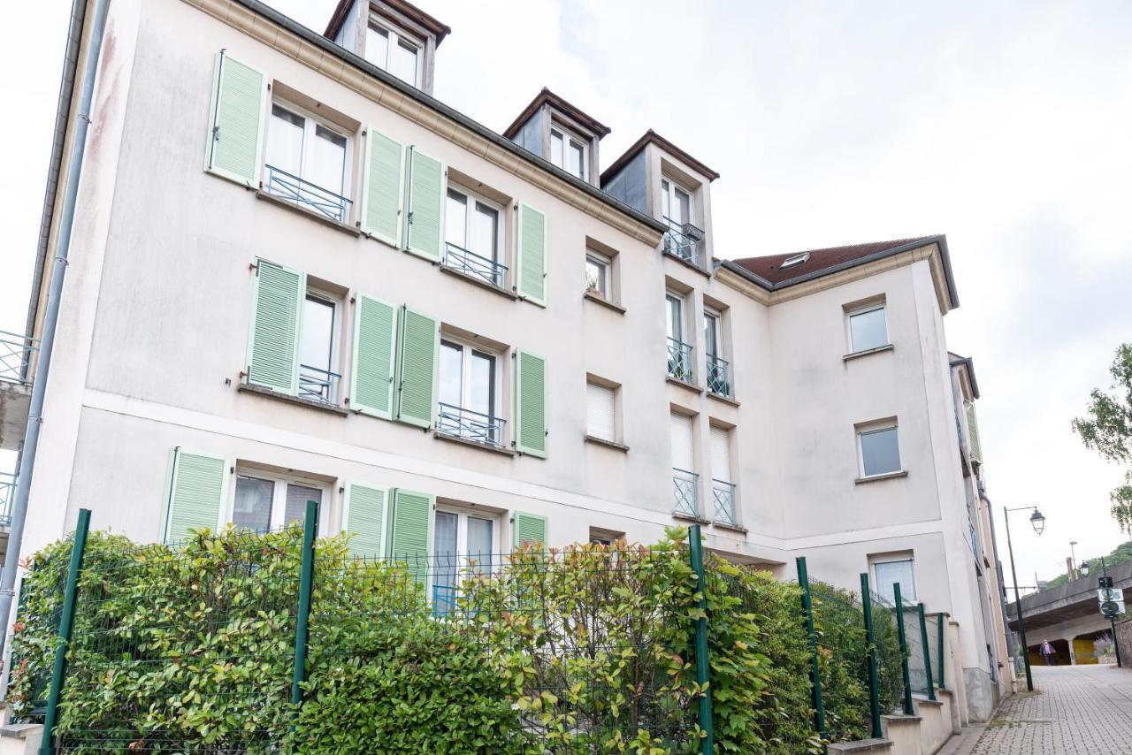 Appart'Hotel Versailles Saint Cyr L'Ecole - Gare Sncf A 100M Et Parking Prive Kültér fotó