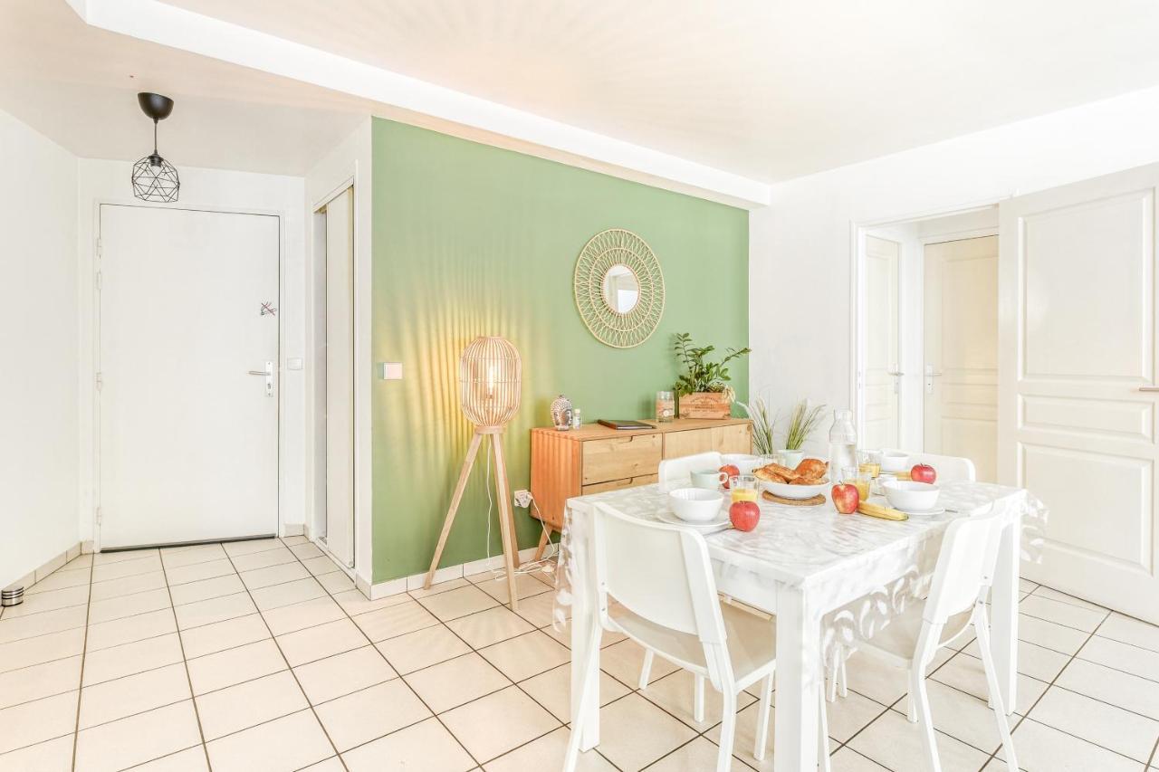 Appart'Hotel Versailles Saint Cyr L'Ecole - Gare Sncf A 100M Et Parking Prive Kültér fotó