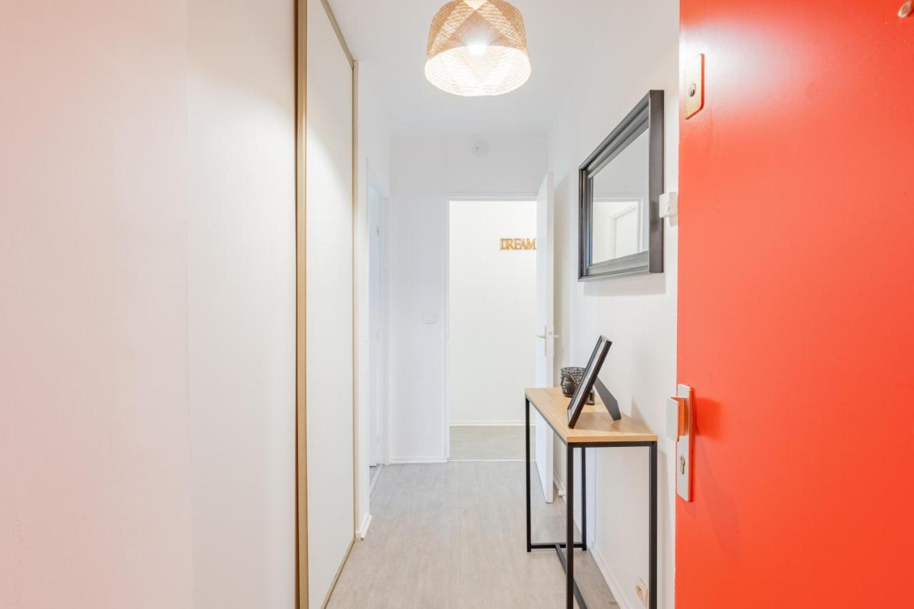 Appart'Hotel Versailles Saint Cyr L'Ecole - Gare Sncf A 100M Et Parking Prive Kültér fotó