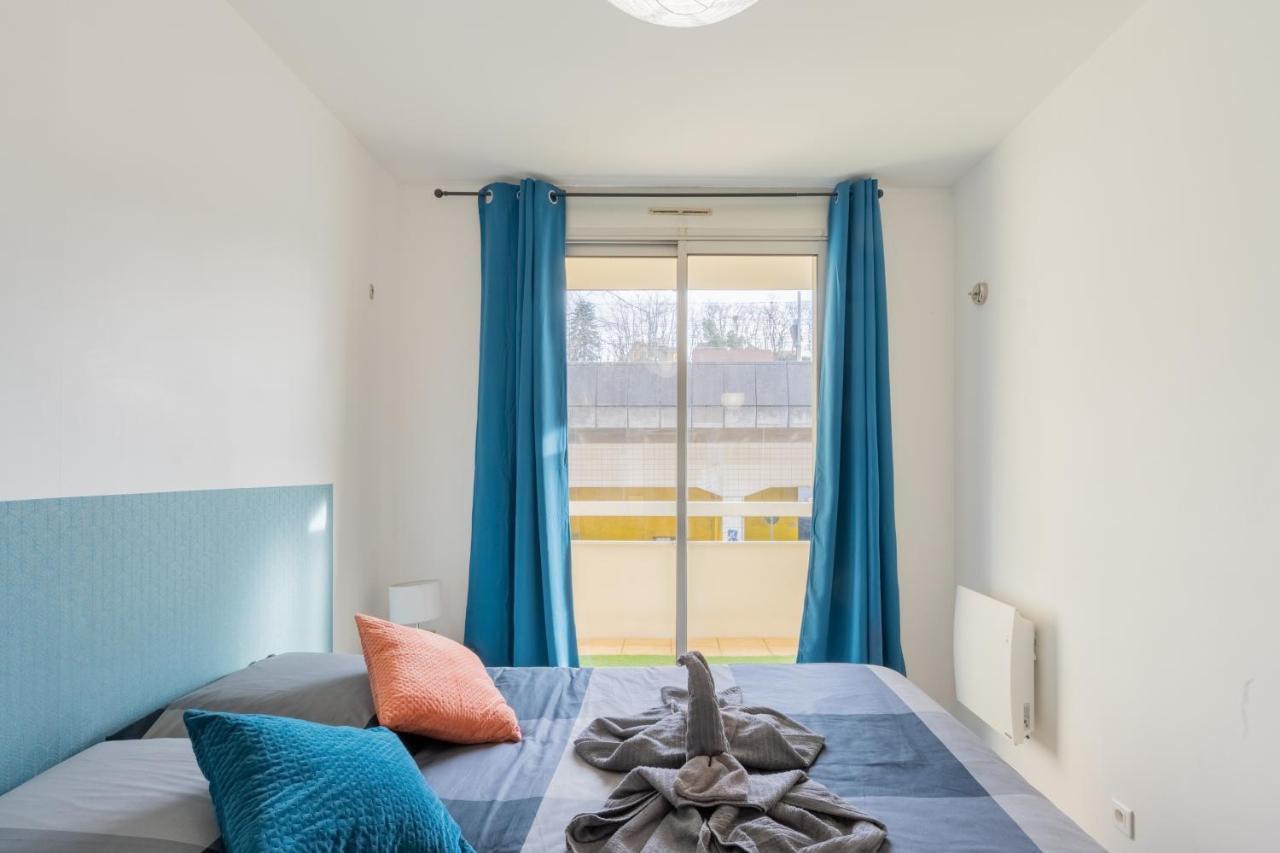 Appart'Hotel Versailles Saint Cyr L'Ecole - Gare Sncf A 100M Et Parking Prive Kültér fotó