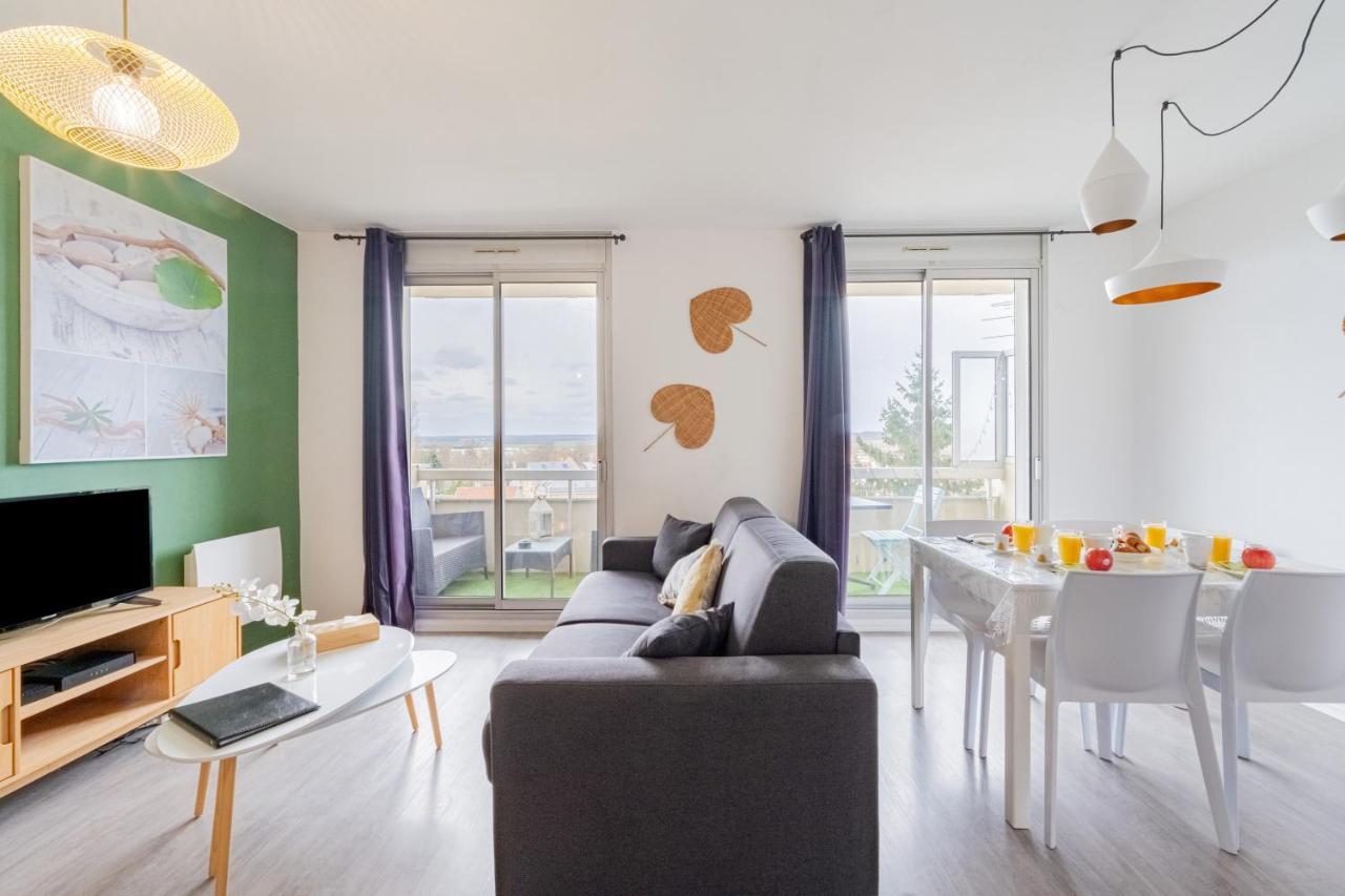 Appart'Hotel Versailles Saint Cyr L'Ecole - Gare Sncf A 100M Et Parking Prive Kültér fotó